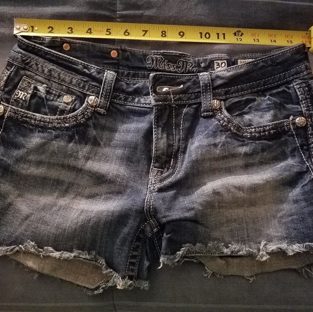 Miss Me shorts sz 30